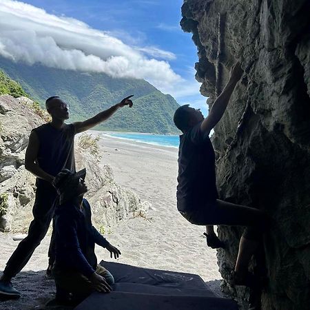 Heyyo Hostel Kota Hualien Bagian luar foto
